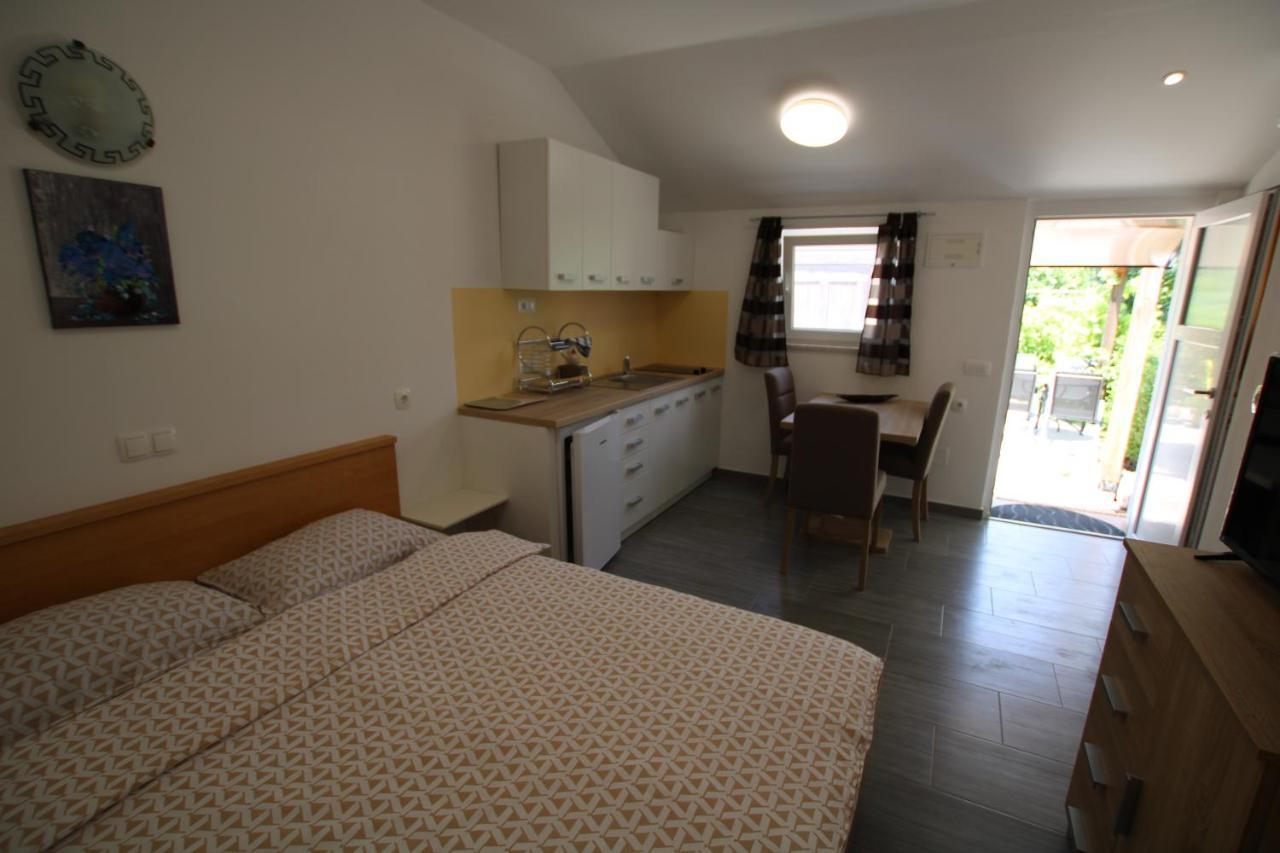 Labinci Apartments Green Garden חדר תמונה